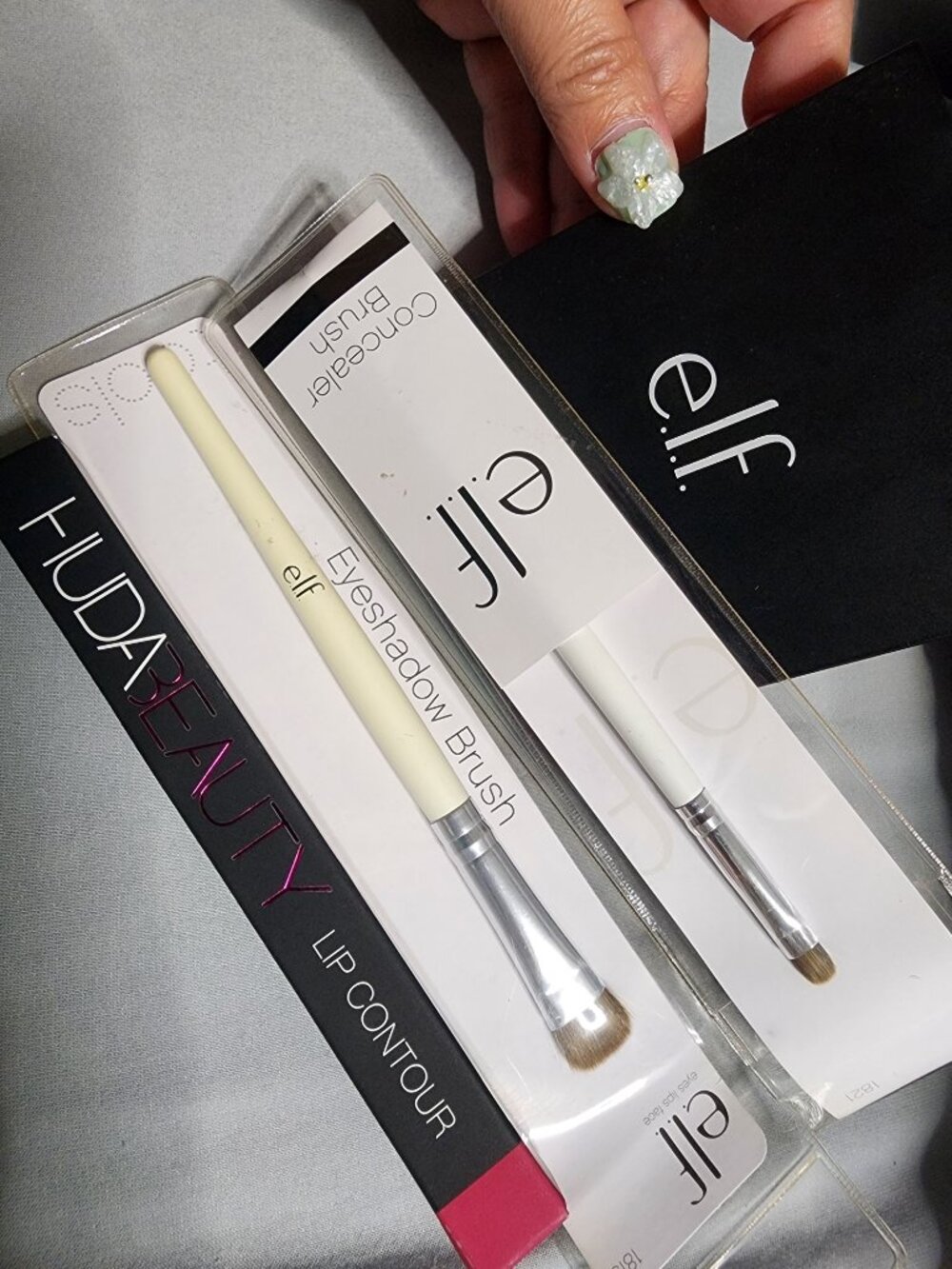 Brand New Makeup Bundle (Huda Beauty Dubai, e.l.f., & Cute IPSY Cosmetic Bags) - Picture 8 of 8